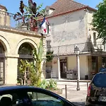 Studio Cosy Avec Piscine Terrasse Jardin Et Velos A Prayssac Prayssac