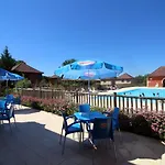 Studio Cosy Avec Piscine Terrasse Jardin Et Velos A Prayssac Apartament
