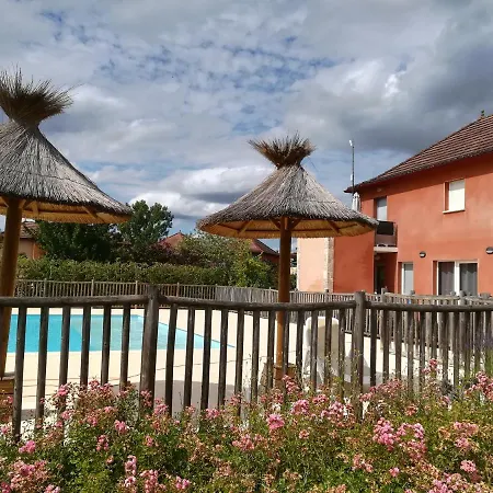 Studio Cosy Avec Piscine Terrasse Jardin Et Velos A Prayssac * Prayssac